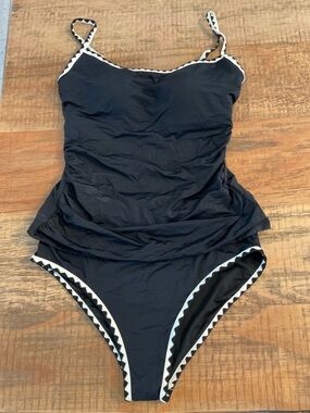 TANKINI SIZE LARGE BLACK AND WHITE